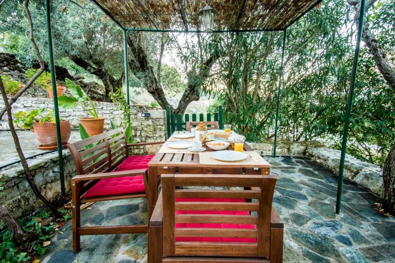 Almond Trees Cottage Divarata Buitenkant foto